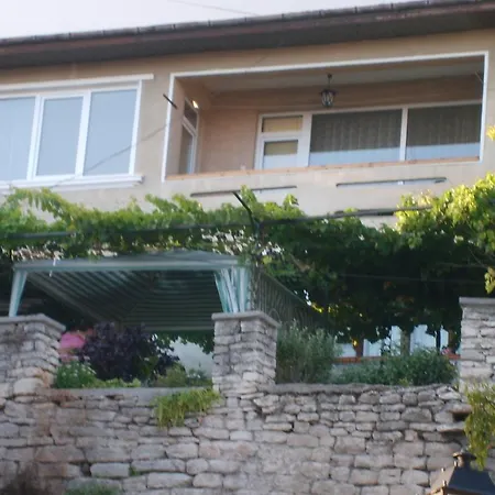 Guest house Ovcharovi